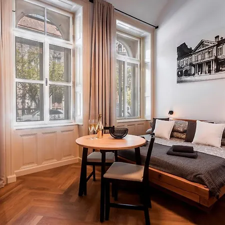 Aparthotel Krmanova *